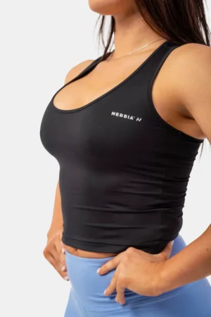 Nebbia Slim-fit Crop Tank Top Sort - M Topper