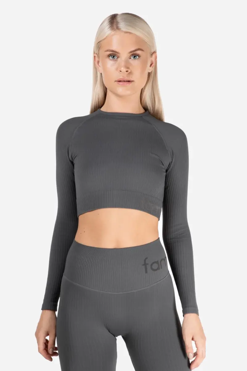 Famme Rib Cropped LS Grå – S Famme Rib Cropped LS Grå - S Topper